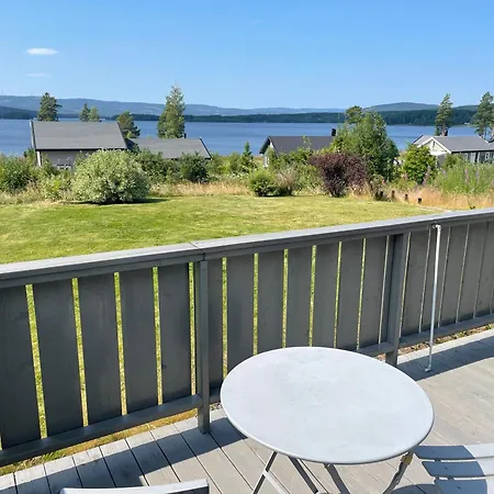 With View, Beach, Rowboat, Canoe 度假居 Austvatn